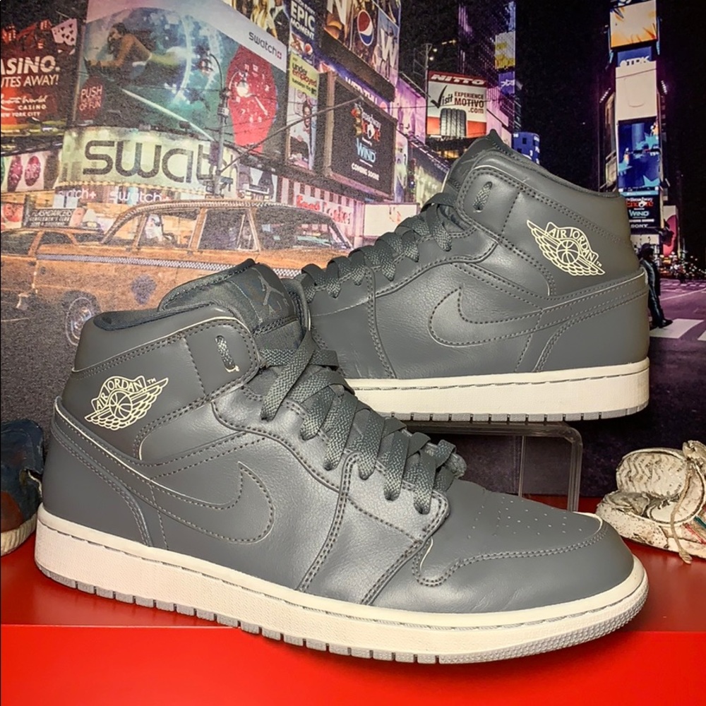 Nike AIR JORDAN Retro 1 Cool Gray Shoes Size 10.5